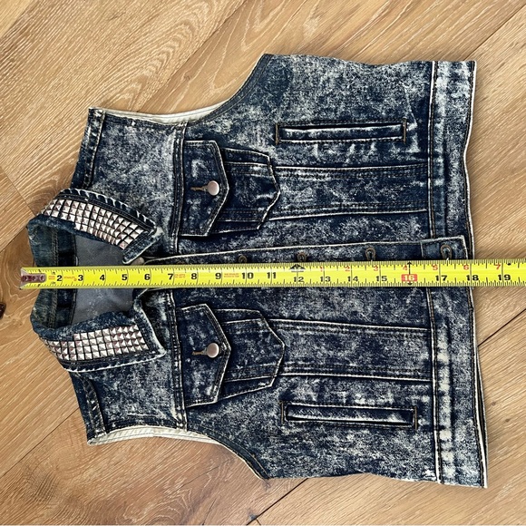 Acid Wash Studded Denim Vest - Picture 3 of 7